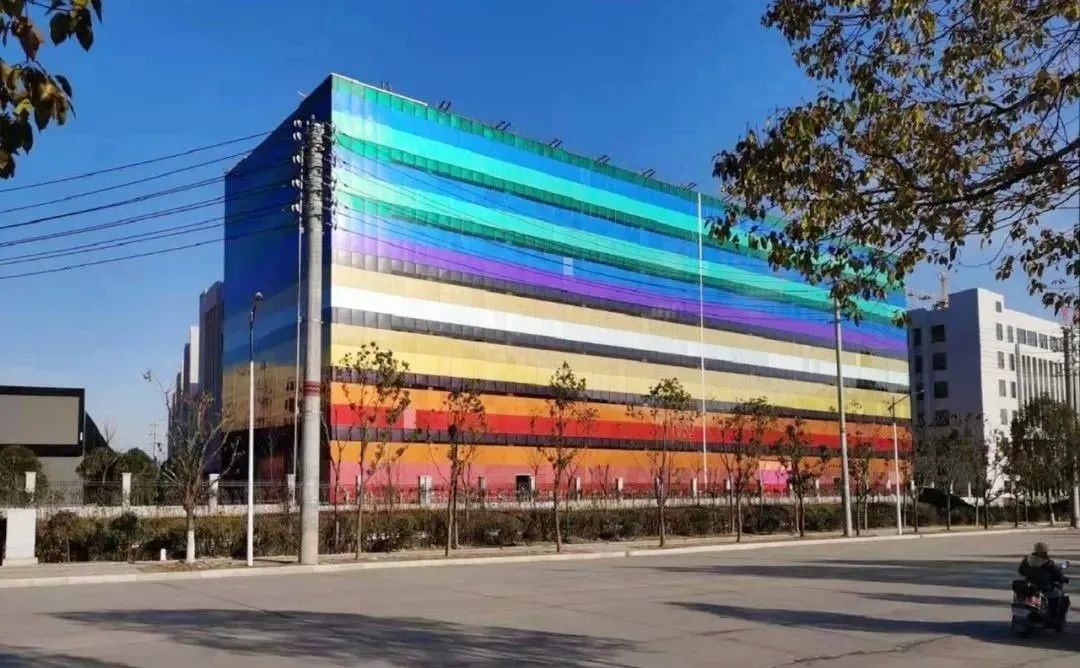 		天下单体规模最大薄膜光伏修建一体化应用树模项目交出亮眼效果单_科技立异_CA88集团有限公司	