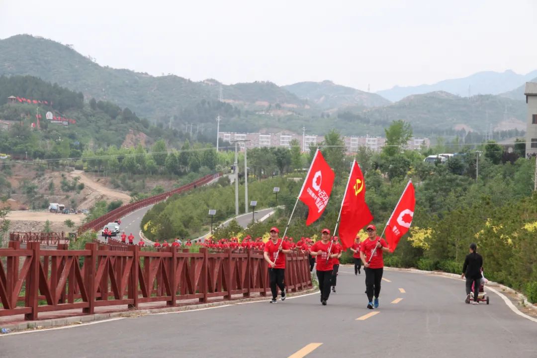 		党旗百年红，，，，，让我们追随媒体脚步“随机”走访企业 | 附视频_要闻_CA88集团有限公司	