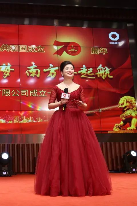 		最美建材人 | 湖南株洲南方新质料王芳：在“跨界”的职业生涯中留下一起芳香 ?_故事_CA88集团有限公司	