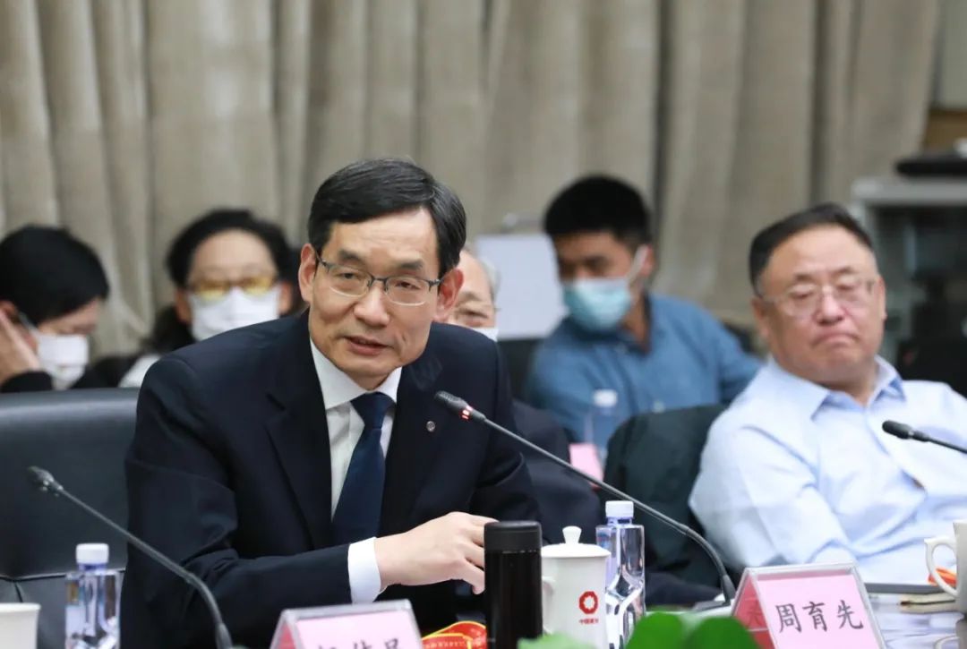 		周育先受邀出席中国企业刷新与生长研究会建设30周年座谈会暨中国企业刷新50人论坛专题钻研会并发演出讲_责任撒播_CA88集团有限公司	
