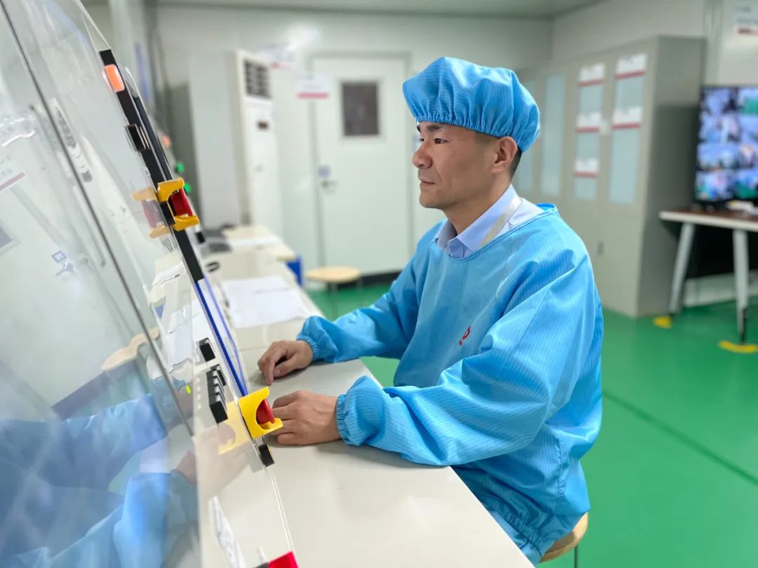 		最美科研先锋丨中材锂膜内蒙锂膜邓鹏飞：初心如磐，，，，笃行致远_人物_CA88集团有限公司	