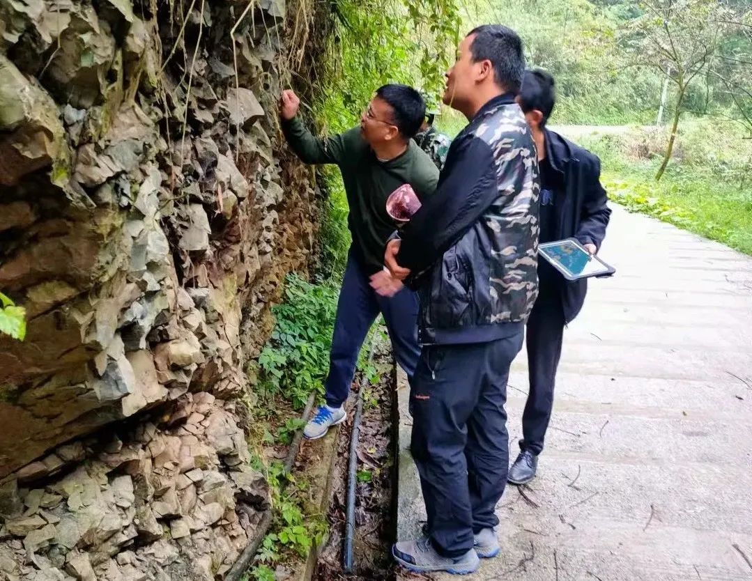 		最美墟落振兴事情者 | 地勘中心罗小文：效劳下层守初心 倾情帮扶担使命_人物_CA88集团有限公司	