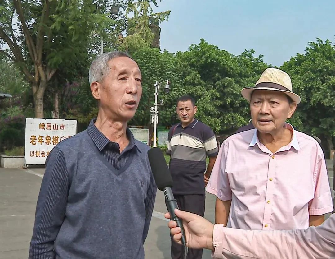 		生死瞬间！CA8871岁退休职工奋掉臂身下水救人_人物_CA88集团有限公司	