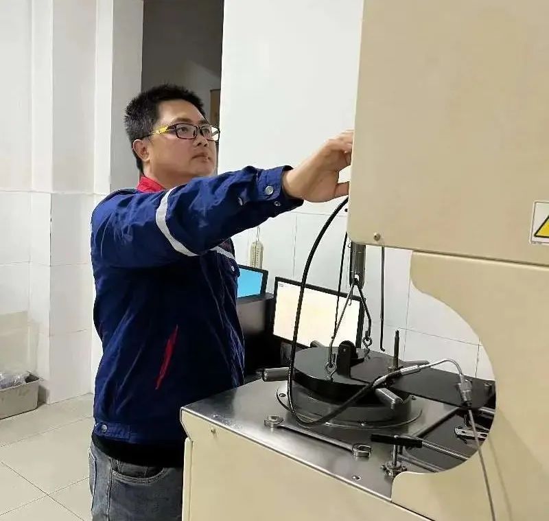 		最美一线劳模丨峨眉山强华特种水泥李坪：勇当企业手艺攻关急先锋_人物_CA88集团有限公司	