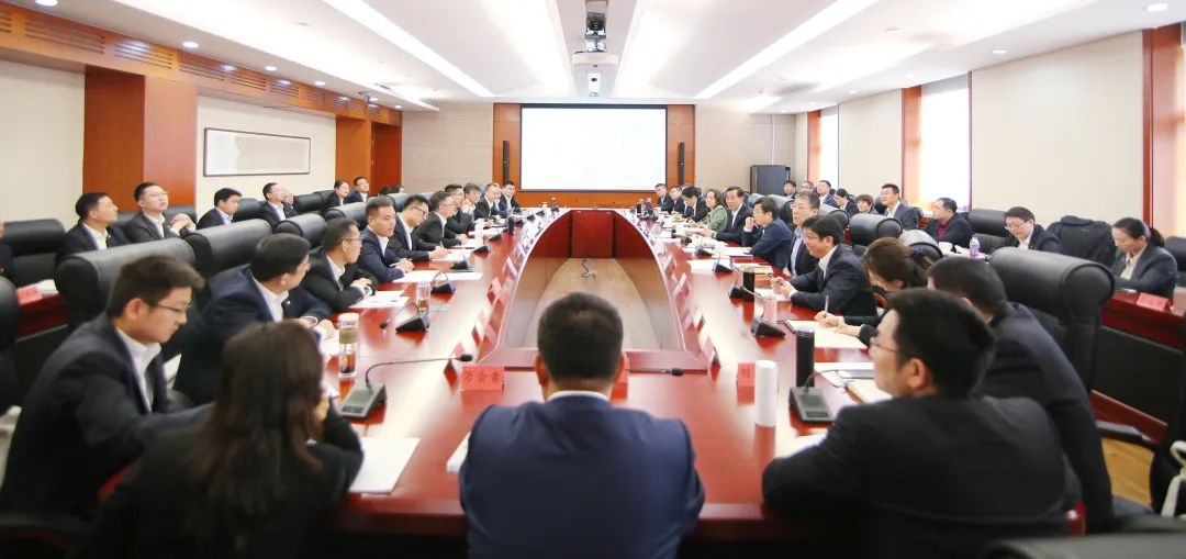 		李新华到集团第十五期中青班开展座谈交流_CA88要闻_CA88集团有限公司	