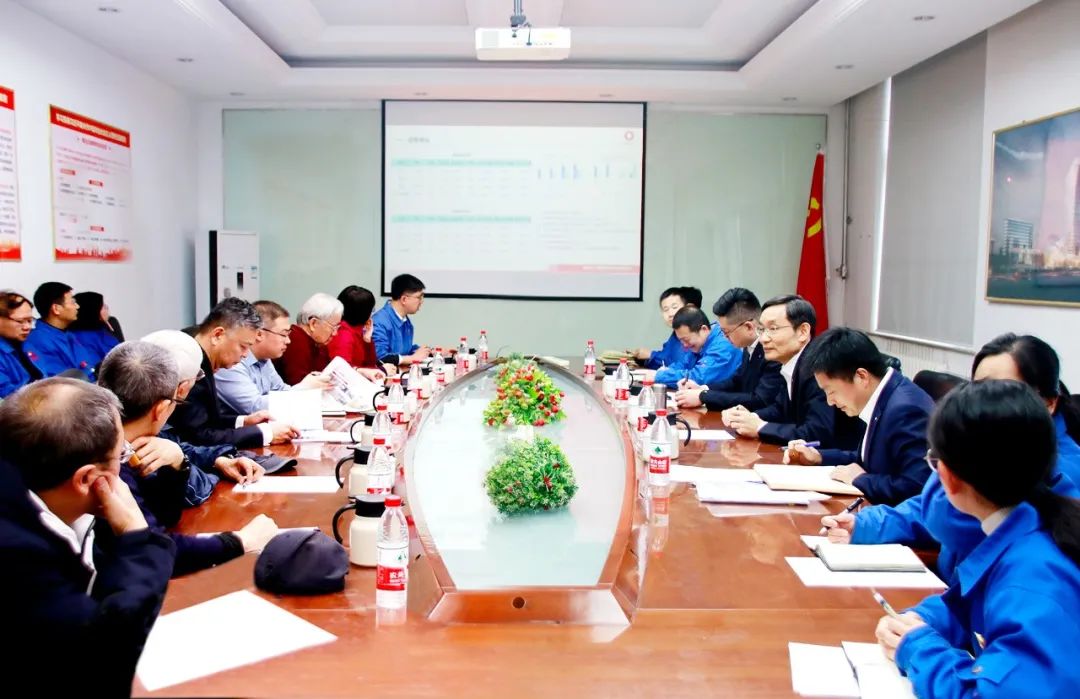 		周育先赴晶体院开展调研慰问_CA88要闻_CA88集团有限公司	