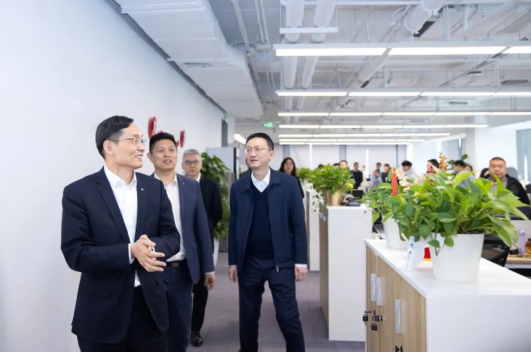 		周育先赴中建材信息调研慰问_CA88要闻_CA88集团有限公司	