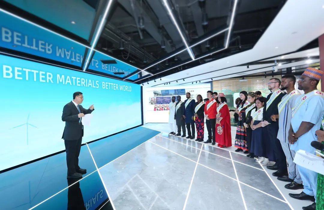 		李新华出席中材建设区域中心汇报会并会见2023年度优异外籍员工_CA88要闻_CA88集团有限公司	