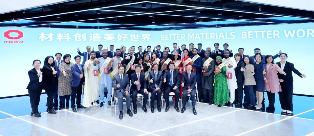 		李新华出席中材建设区域中心汇报会并会见2023年度优异外籍员工_CA88要闻_CA88集团有限公司	