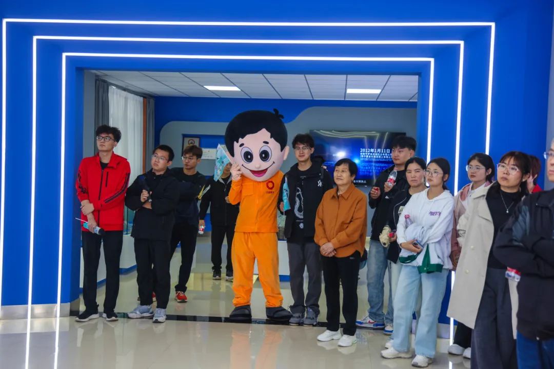 		 善用资源开放日 | 外洋工厂跳起汉服舞、先进无人装车很智能、开学第一课……超有料！ _企业动态_CA88集团有限公司	