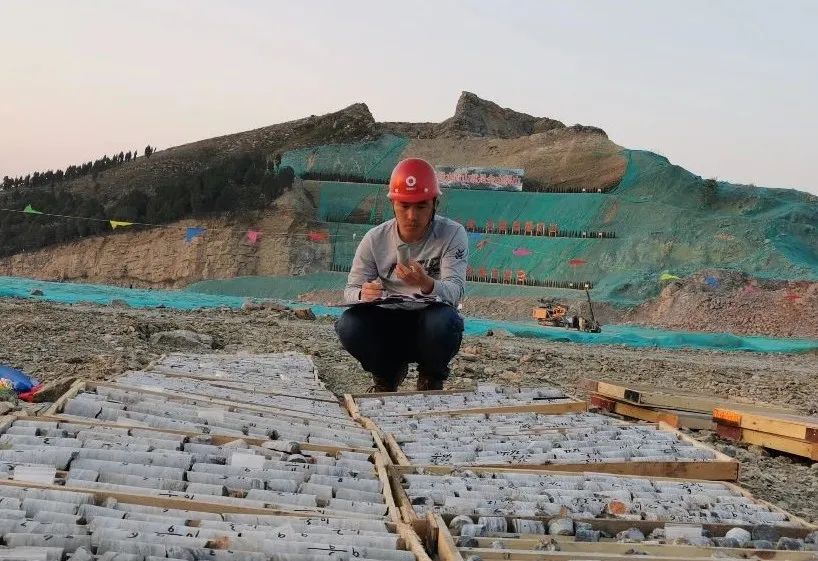 		 中央企业劳动模范 | 不负热爱扎根地勘一线 ——地勘中心山东总队主任工程师高继辉 _人物_CA88集团有限公司	