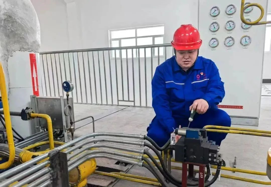 		致敬劳模 | 从司炉工到天下劳模，，，，，，他半辈子就图年轻人眼里的那束光！_人物_CA88集团有限公司	